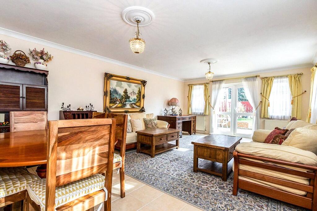 Worthington Road, Surbiton, KT6 photo 2