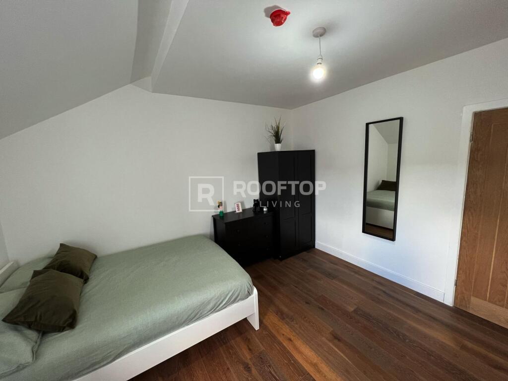 Apartment in Leeds, West Yorkshire - View 4