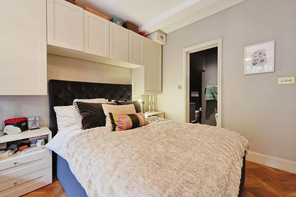 Apartment in London - View 5