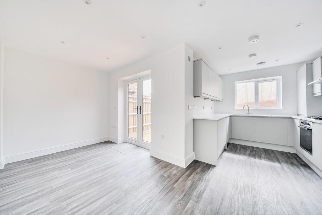 2 Windmill Place, SN4 8FY photo 4