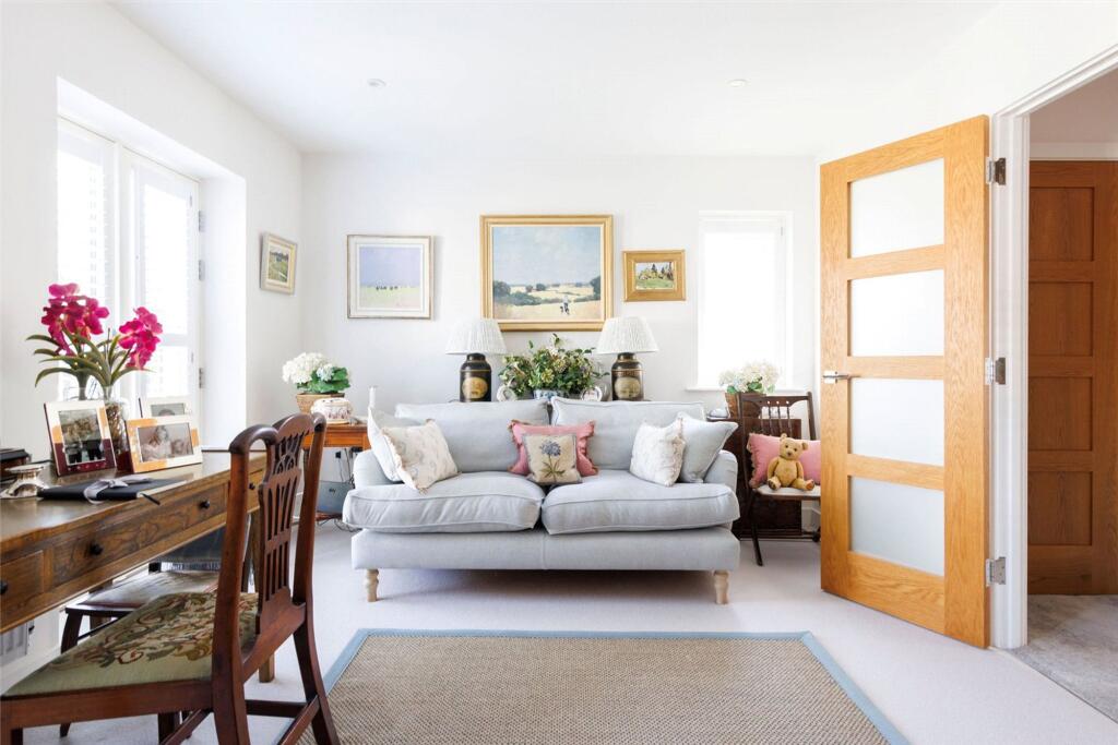 House in Portsmouth - More
