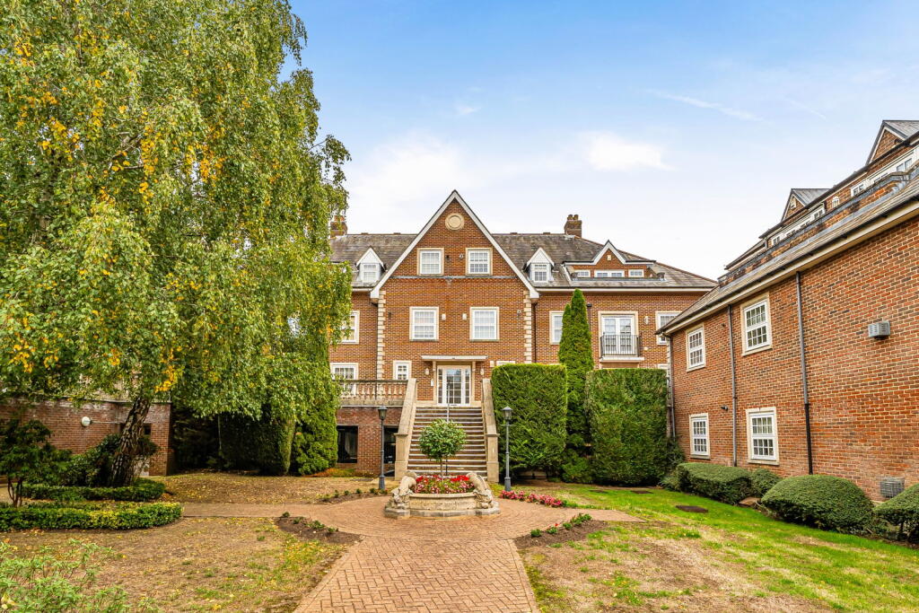 2-bed flat on Lancaster House, Park Lane, Stanmore, HA7, £499,950