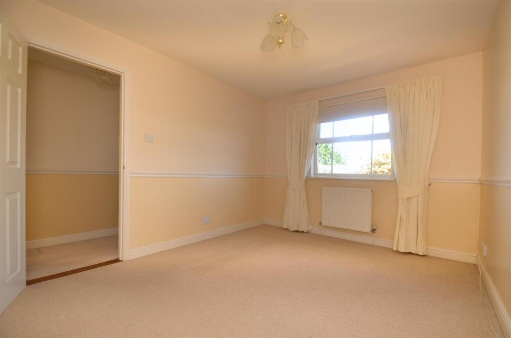 House in Portsmouth - More