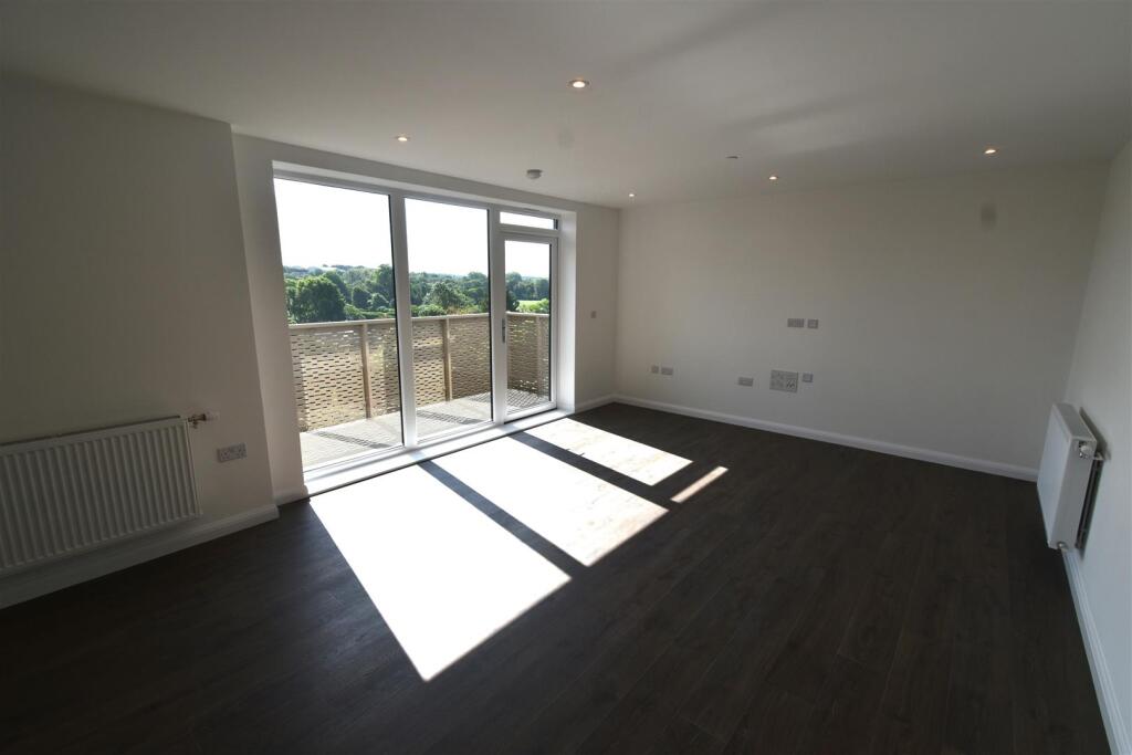 Apartment in Dartford, Kent - View 4