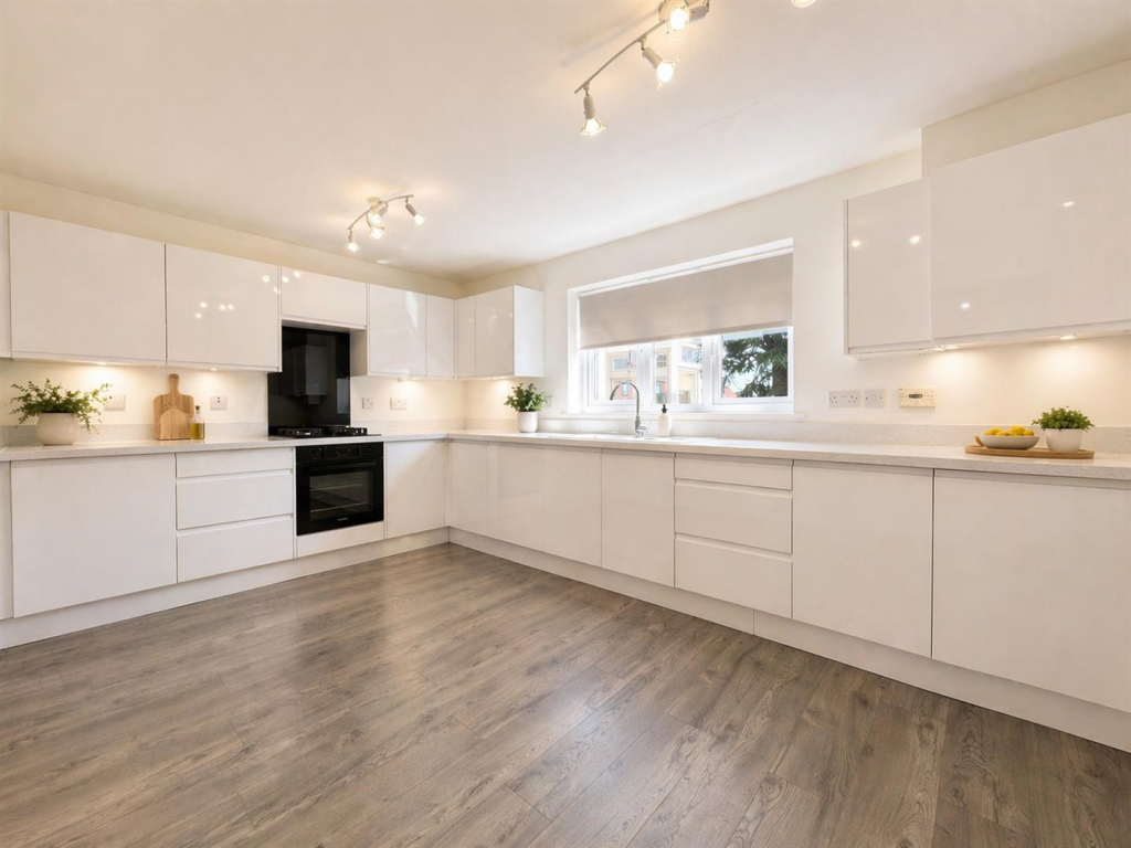 Spruce Court, Worksop photo 4