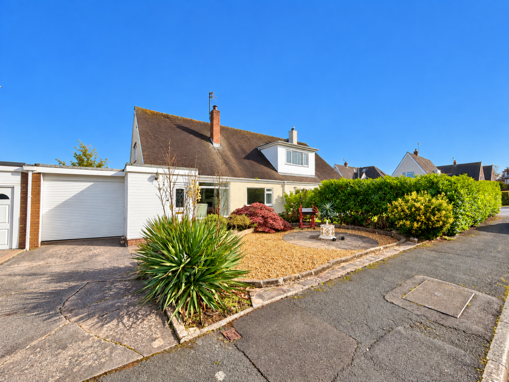 2-bed bungalow on Lowick Drive,  Poulton-Le-Fylde, FY6, £230,000