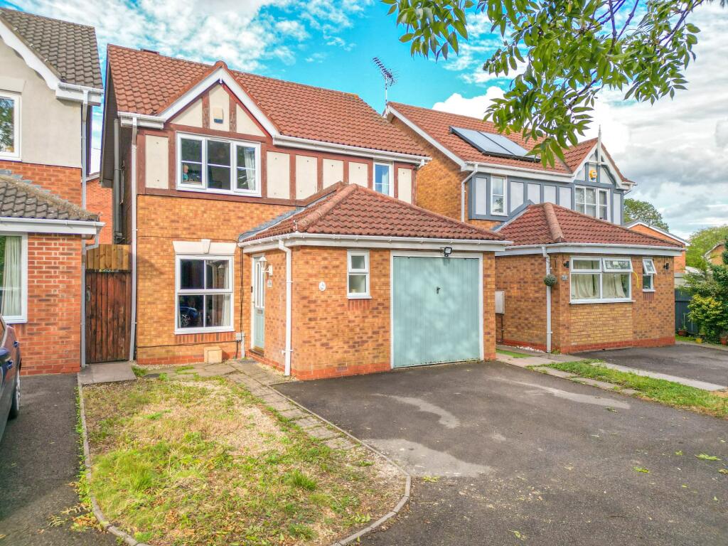 3-bed detached on Sunart Way, Nuneaton, CV10, £260,000