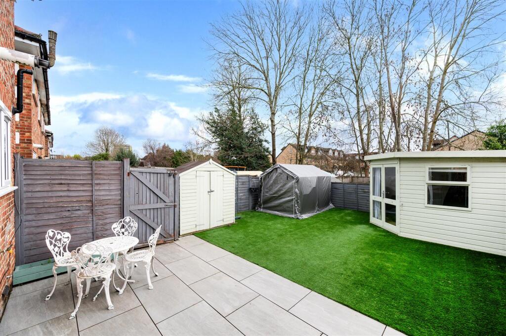 Runnymede, Colliers Wood photo 4