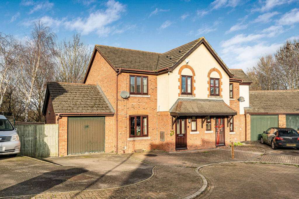 3-bed semi-detached on Wenlock Close, Didcot, OX11, £375,000