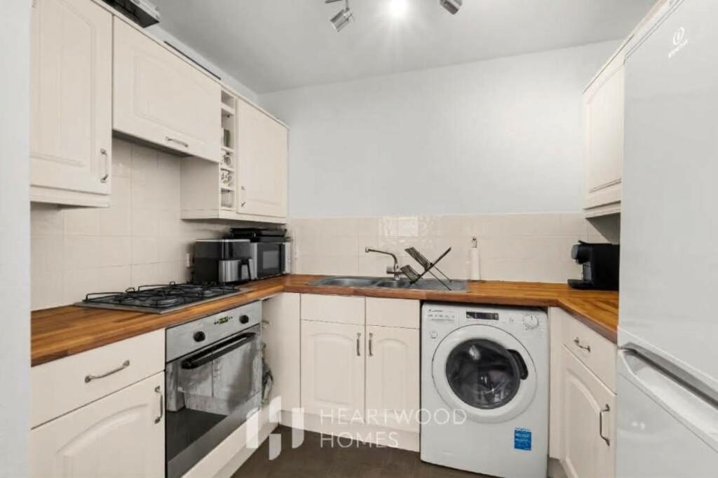 Apartment in St Albans, Fleetville - View 4