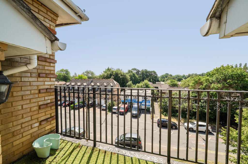 Apartment in Bracknell - View 2
