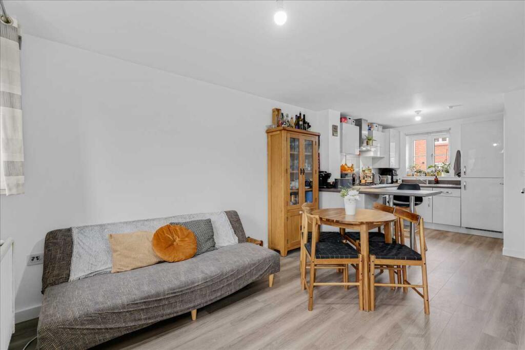 Pontefract Avenue, Towcester - View 5
