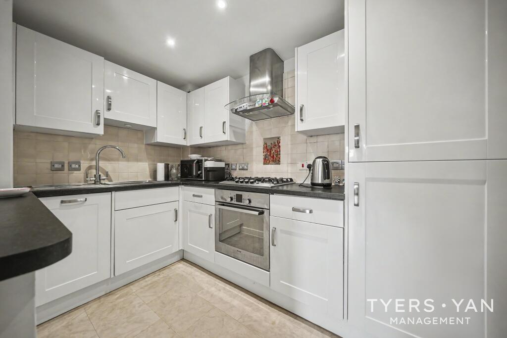 Apartment in London, Carlton Gate, Maida Vale - View 2