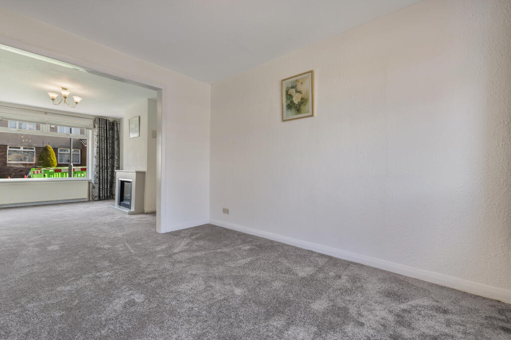 8 Hazel Dene, Bishopbriggs, Glasgow, G64 photo 4