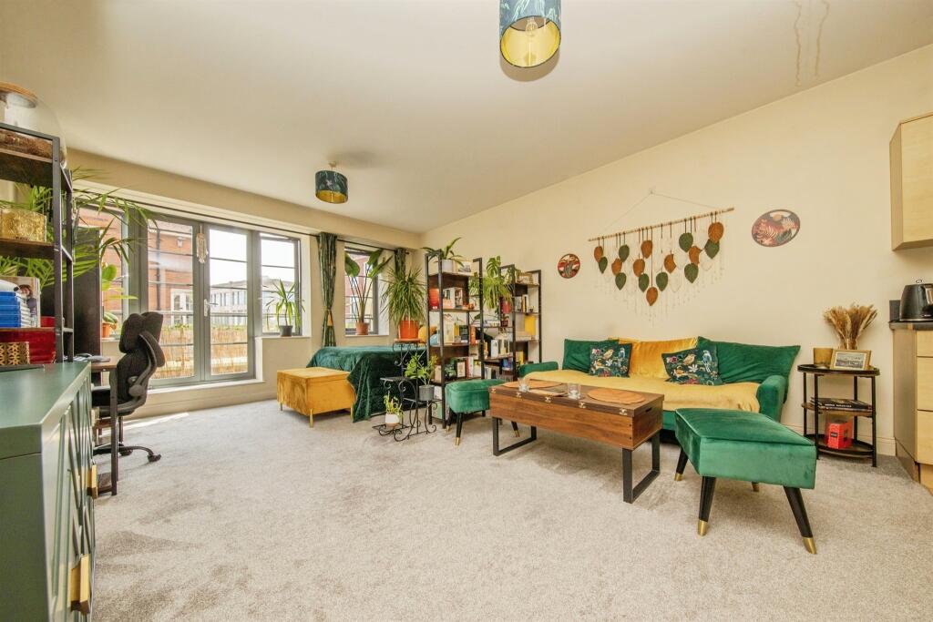 Apartment in Colchester, New Town - View 3