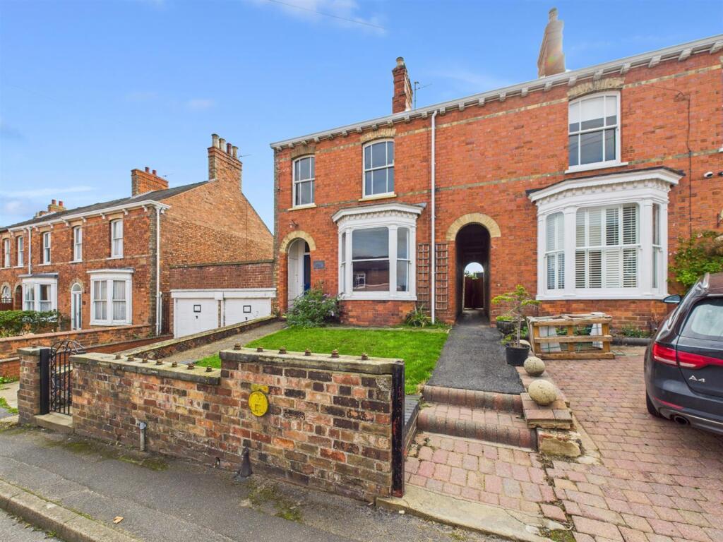 Main image of property: Kidgate, Louth