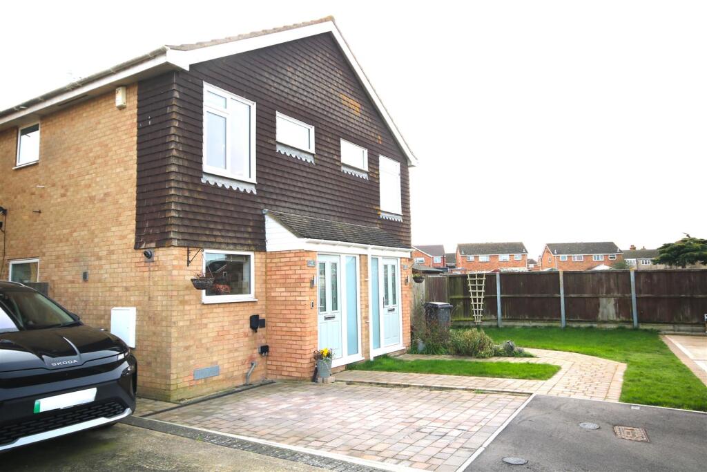 Field Avenue, Canterbury photo 3