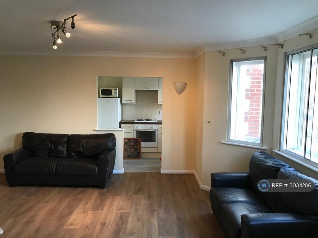 Apartment in Twickenham - View 5