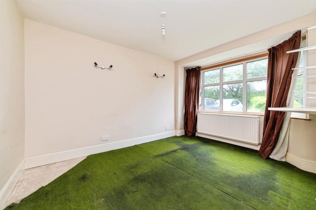 Green Lanes, Hatfield photo 3