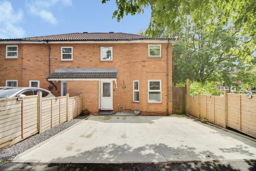 Main image of property: Peartree Lane, Welwyn Garden City