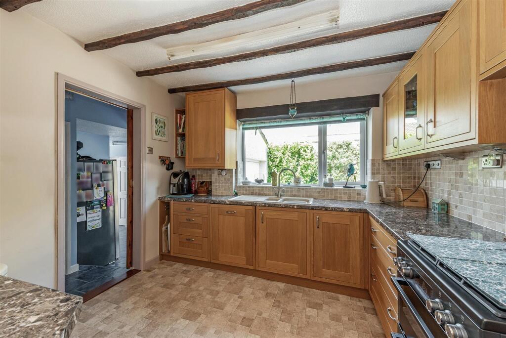 First Avenue, Clanfield - More