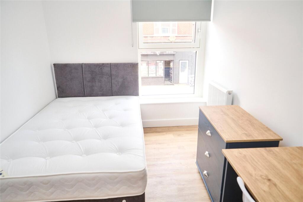 Apartment in Bristol, Bedminster - More