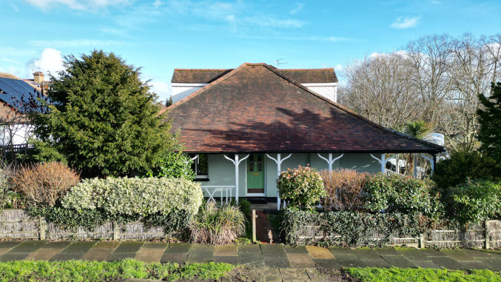 Main image of property: Kingswood Chase, Leigh-on-sea, SS9