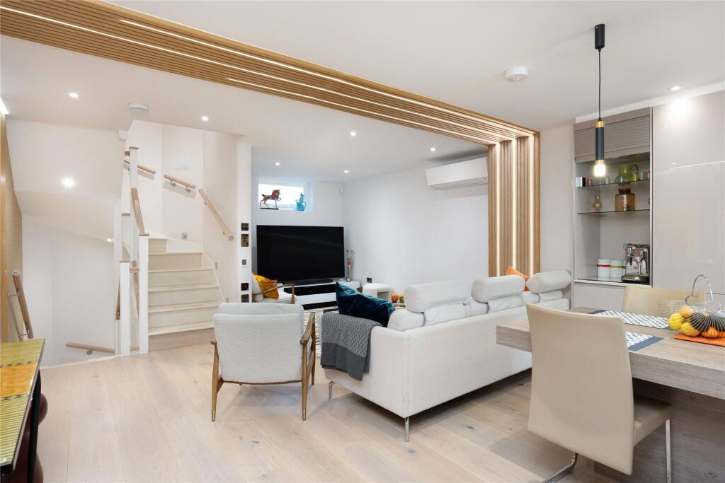 House in London, World's End, Brompton - More