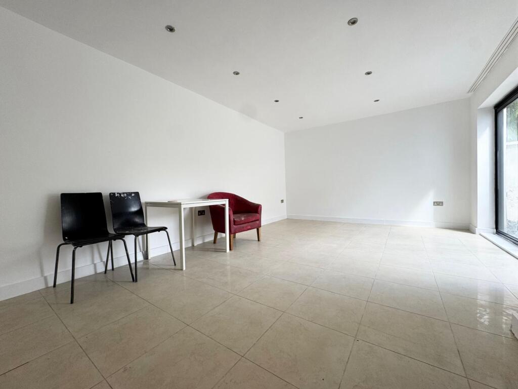 House in London, Tufnell Park - View 2