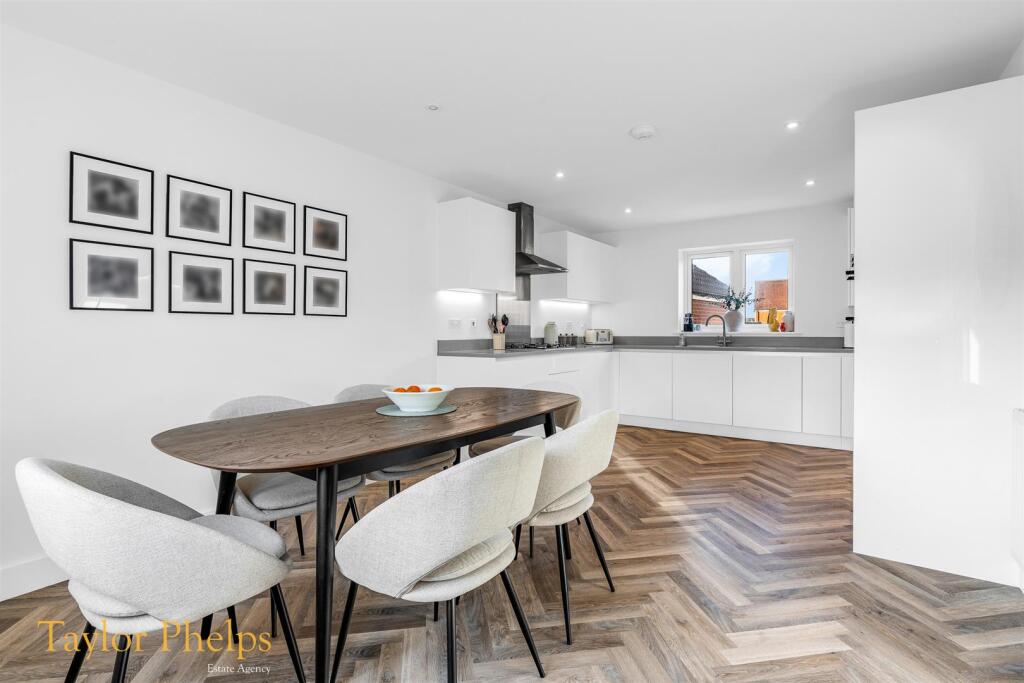 House in East Hertfordshire, Meadow Vale, Buntingford - View 2