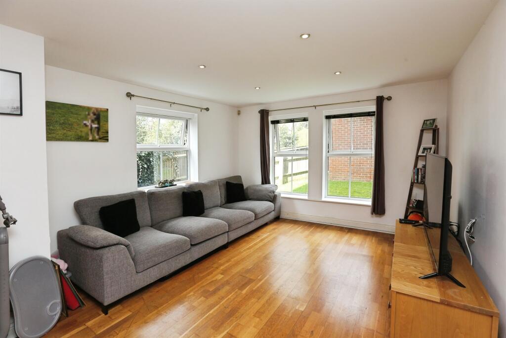 Main image of property: The Avenue, Fareham