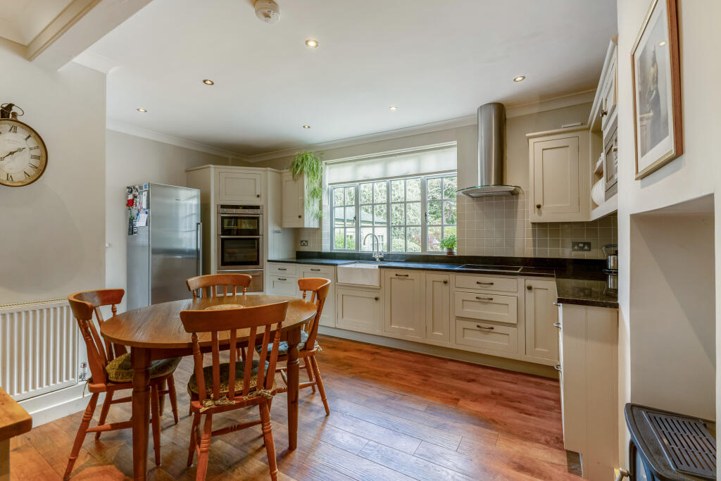 House in Haywards Heath, Balcombe - View 3