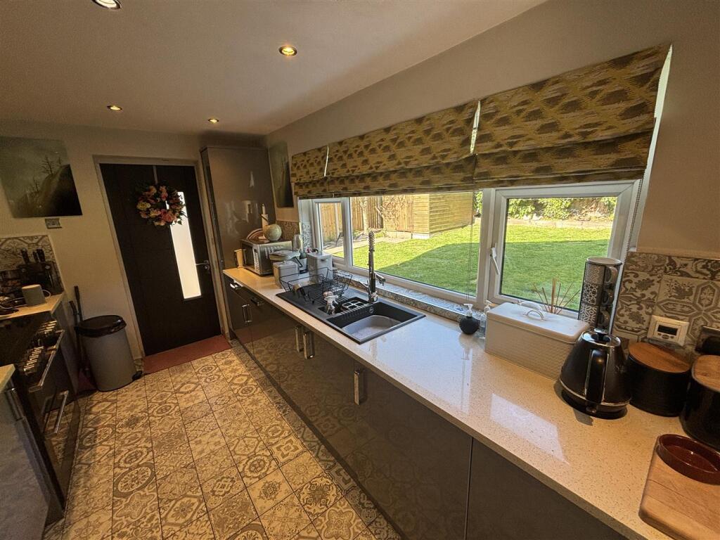 Wilshere Close, Kirby Muxloe, Leicester photo 2