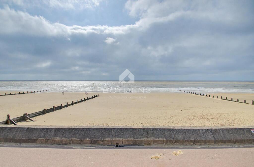 High Wall, Frinton-on-sea photo 4