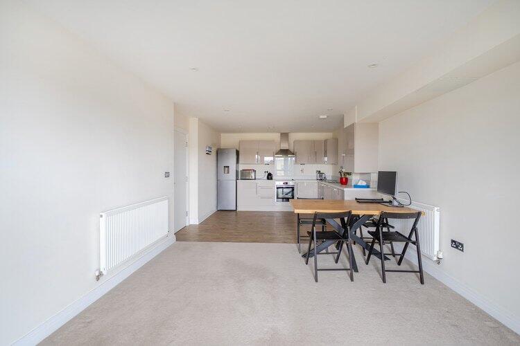 Apartment in Welwyn Hatfield, Hertfordshire - View 4