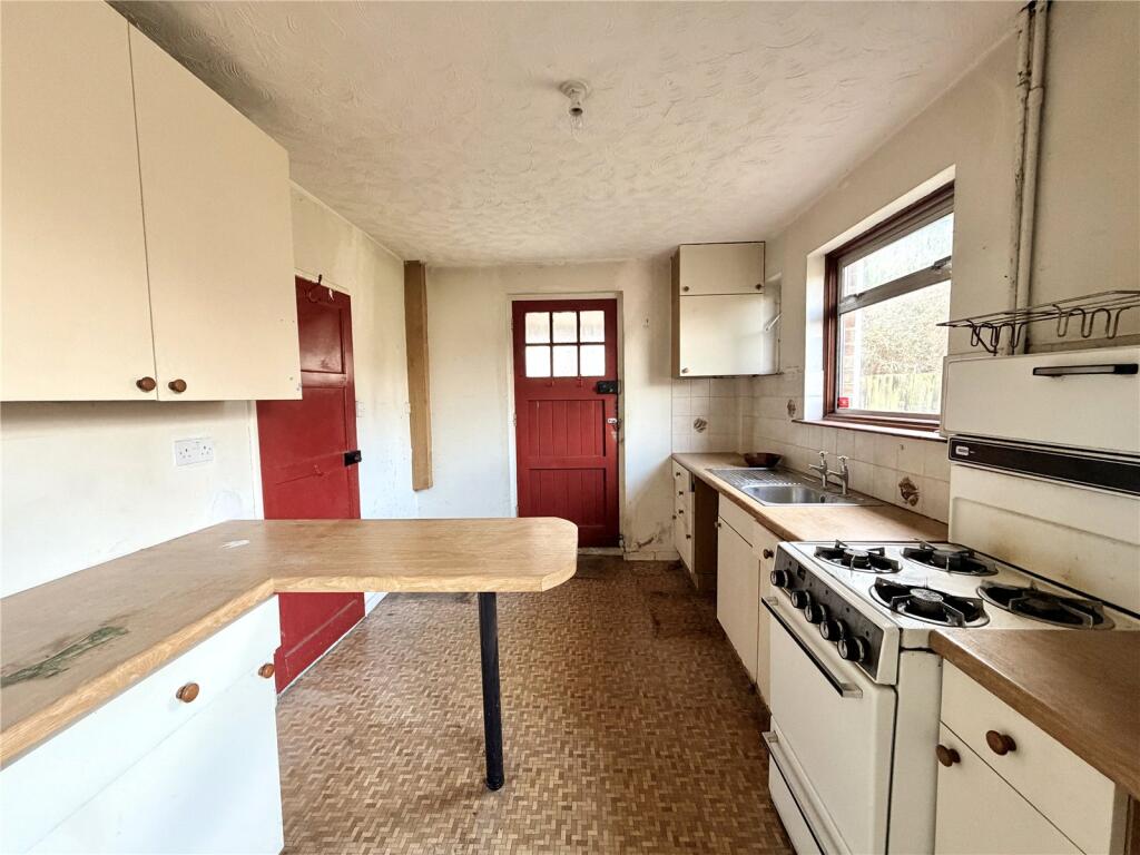 Fairlea Road, Lymington, Hampshire, SO41 photo 4