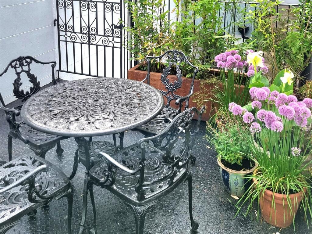 Additional image 13 of Stunning Two Bedroom Flat in Wells, Somerset