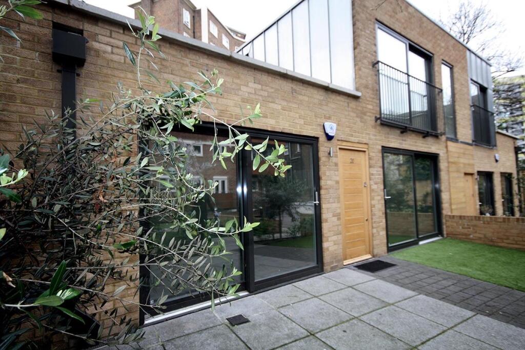 Main image of property: 167 Green Lanes, Stoke Newington