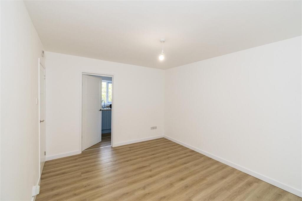 Apartment in Southampton, Aldermoor - View 4