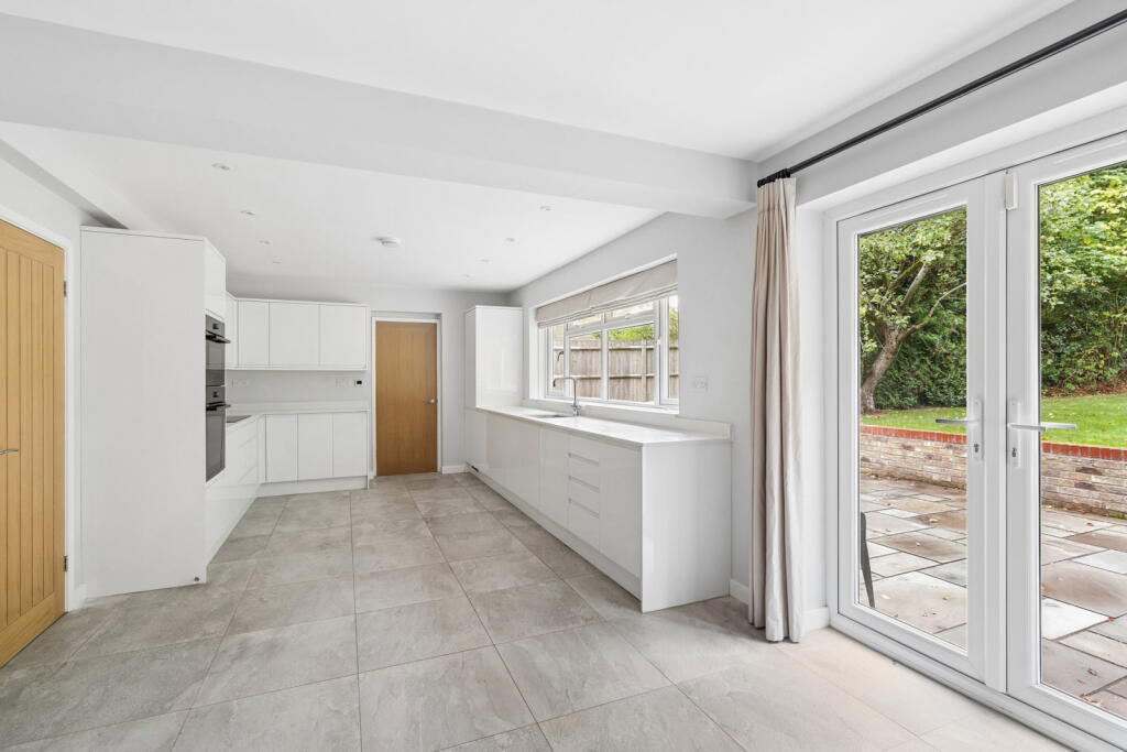 House in Three Rivers, Chorleywood - More