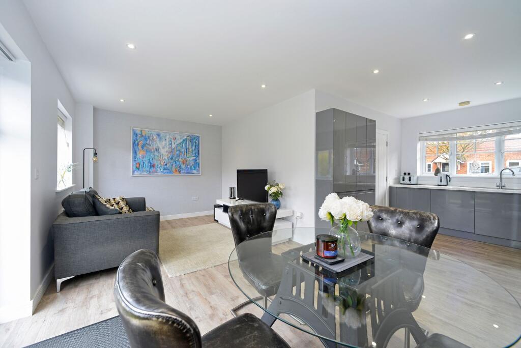 Marjoram Avenue, Cranleigh, GU6 photo 3