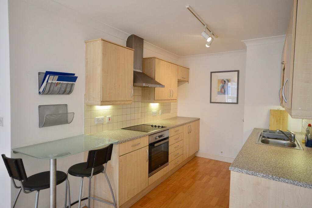 Apartment in Sheffield, Wicker, City Centre - View 2