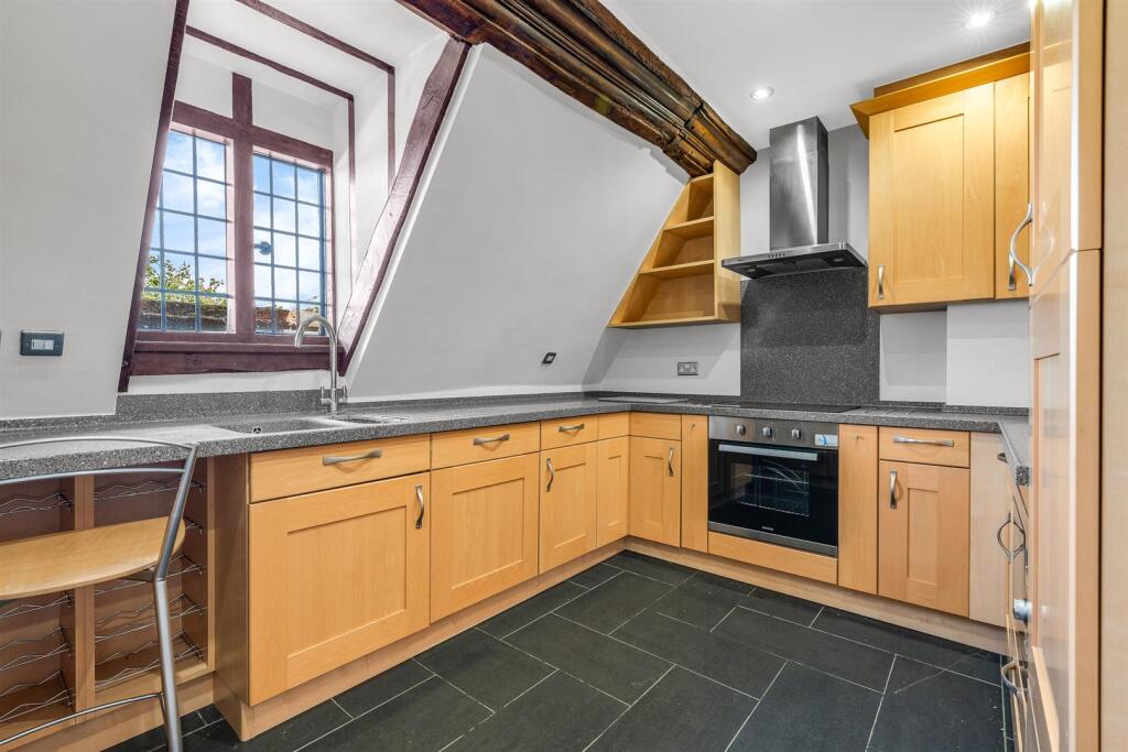 Apartment in East Hertfordshire, Aston - More