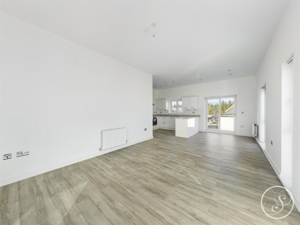 Apartment in Leeds, Brown Moor, Manston - More
