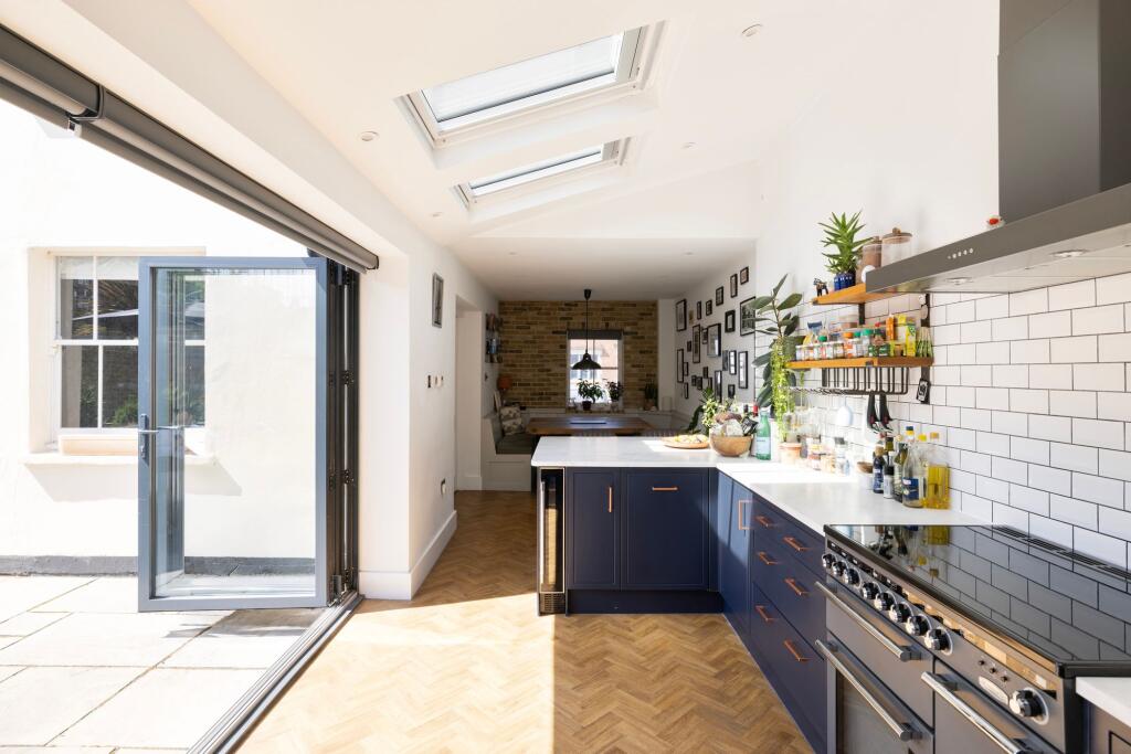 Apartment in London - View 5