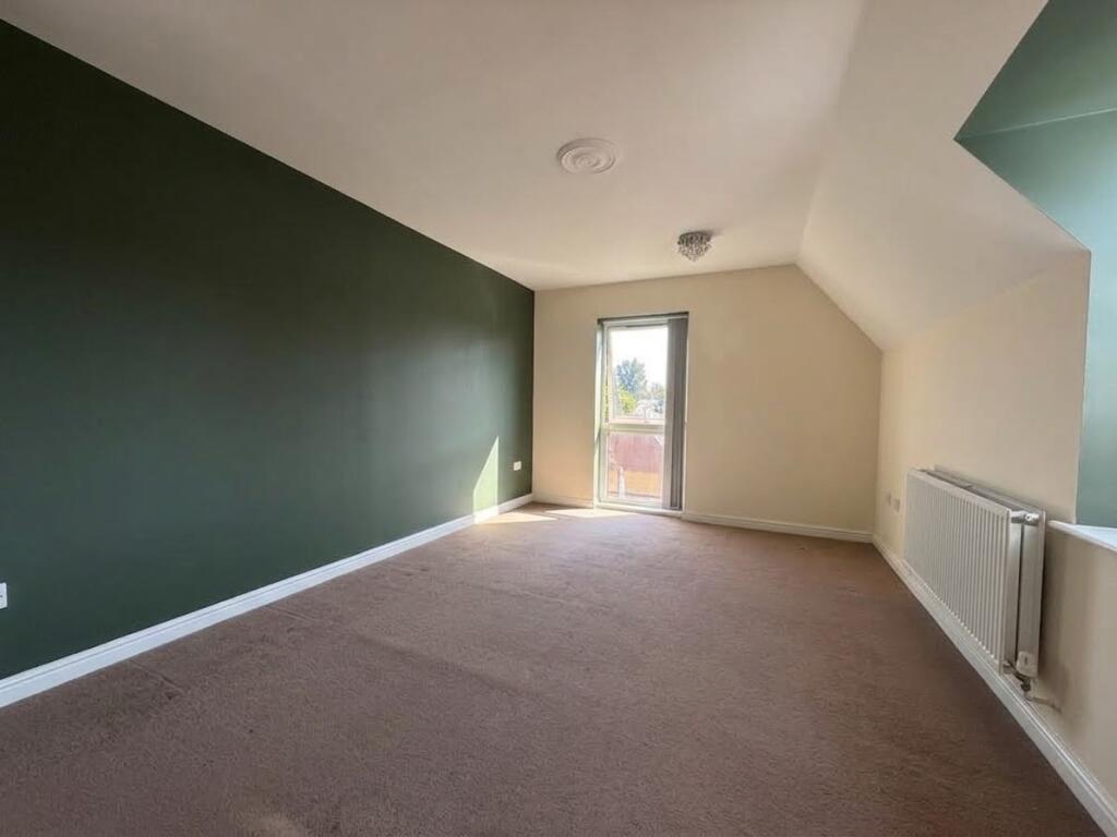 Apartment in Southampton - View 3