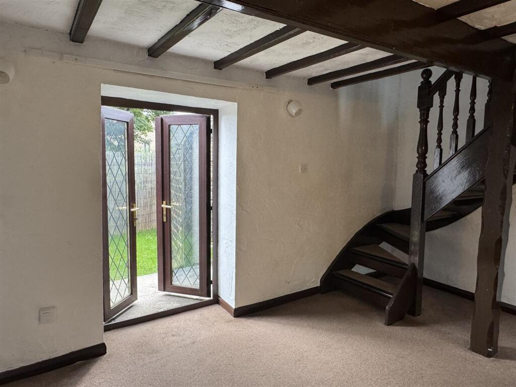 House in Bradford, West Yorkshire - View 3