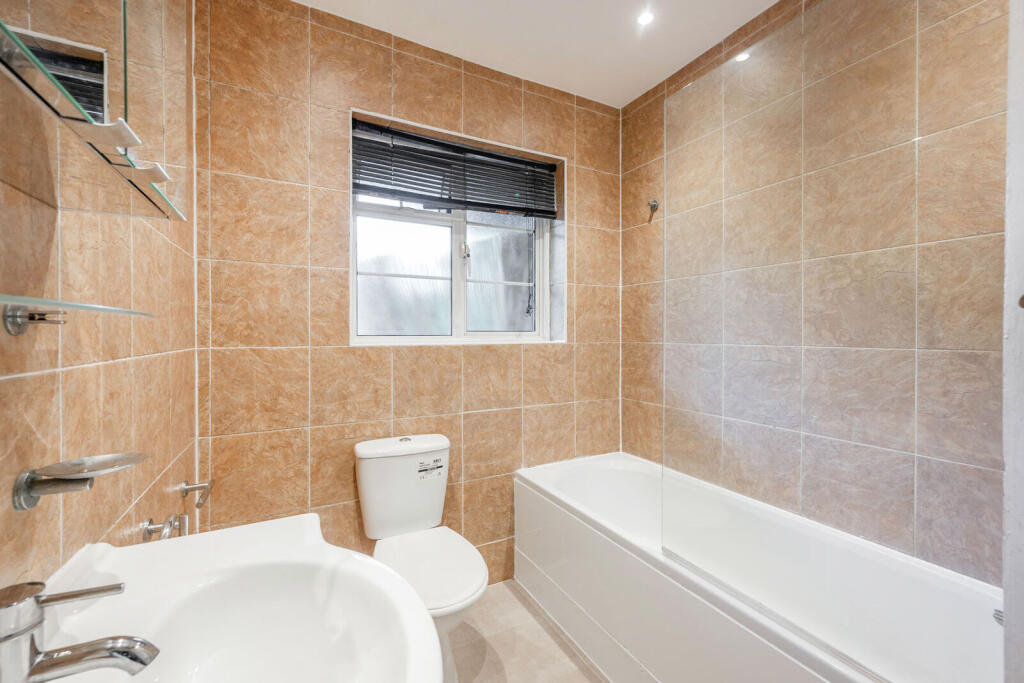 Apartment in Harrow - More