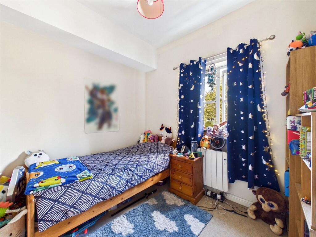 Apartment in Ipswich, Ravenswood - More