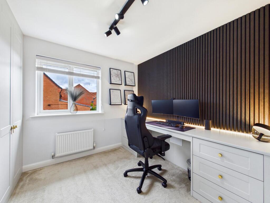 House in Wakefield, Edenbrook Vale, Chequerfield - More